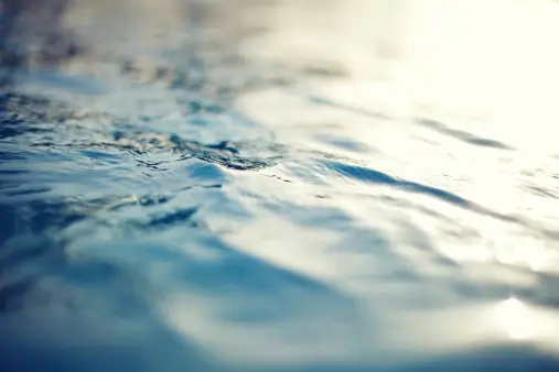 Close-up of water ripples used as a decorative background on the Lakeridge at Hamlin homepage